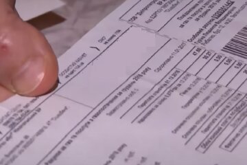 Платежки за коммуналку. Фото: YouTube, скрин