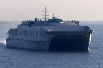 Транспортний корабель. Фото: скріншот YouTube-відео