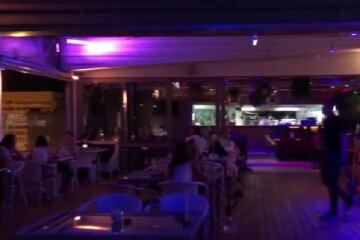 Карантин существует только на бумаге: в ночных клубах Киева полно людей, гуляют без ограничений