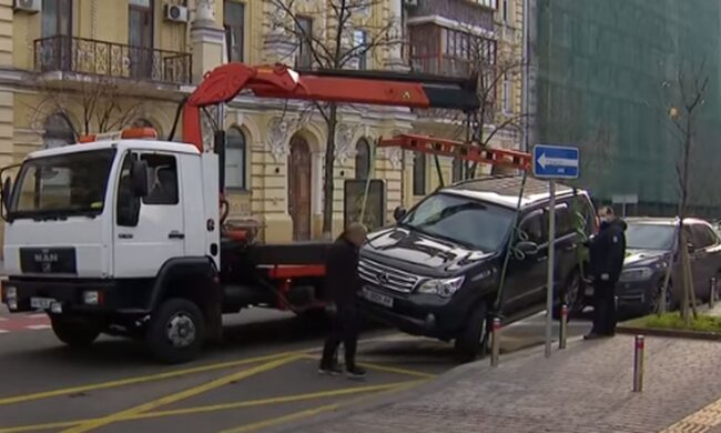 Евакуатор. Фото: скріншот YouTube-відео