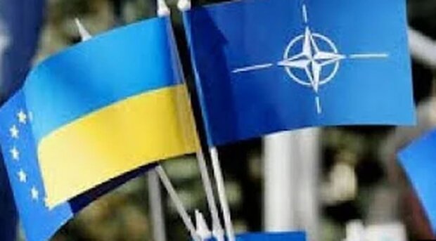Флаги Украины и НАТО. Фото: скриншот YouTube-видео