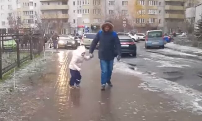 Гололед на улице. Фото: скриншот YouTube-видео
