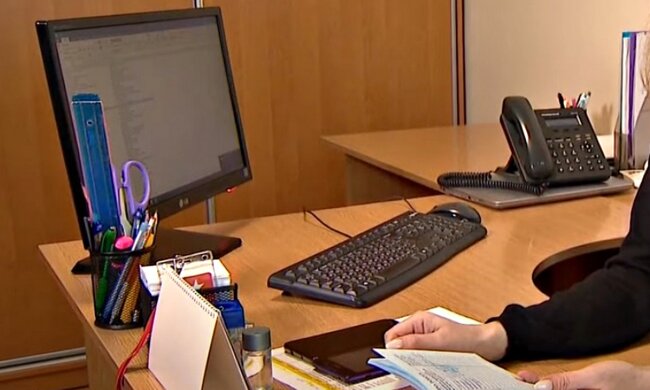 Трудовая книжка. Фото: скриншот Youtube-видео