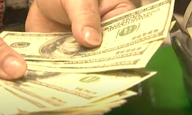 Доллары. Фото: скриншот YouTube-видео