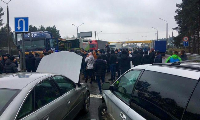 Начался бунт: на границе с Венгрией 60 автобусов полностью заблокировали пункт пропуска