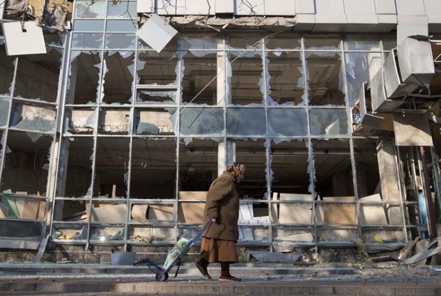 «Не отпускайте их никуда»: жители Донбасса взвыли из-за отвода украинских войск