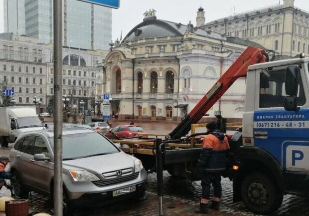 Водители Киева схватились за головы, их автомобили увозят: известно, за что приходится расплачиваться
