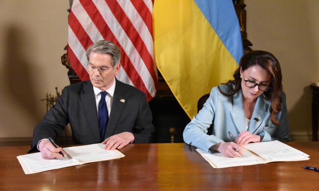 Україна підписала договір щодо копалин із США. Фото: Facebook