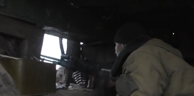 Украинские военные ранены в результате обстрелов оккупантов