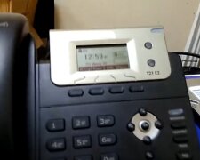 Телефон. Фото: скриншот YouTube