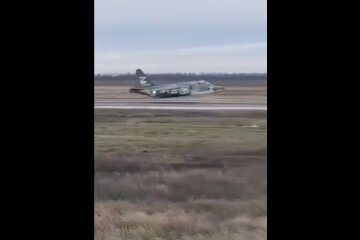 Семь за неделю сбили, 8-й стерся о взлетку: орки в панике от потери самолетов. Эпичное видео уничтожения