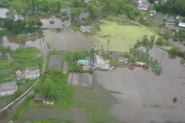 Спасатели показали, как затопило Западную Украину — фото с неба