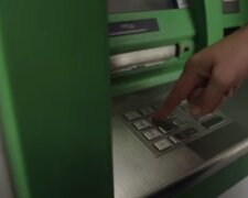ПриватБанк в центре громкого скандала: деньги просто испаряются со счетов украинцев – реакция банка поражает