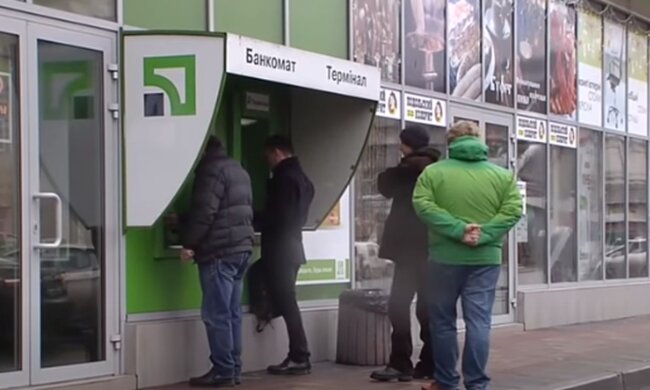 Банкомат ПриватБанка. Фото: скриншот YouTube-видео