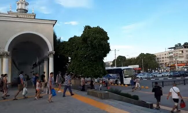 Вокзал в окупованому Сімферополі. Фото: скріншот YouTube-відео