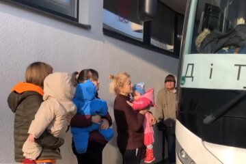Термінова евакуація дітей: в одній із областей України зробили екстрену заяву