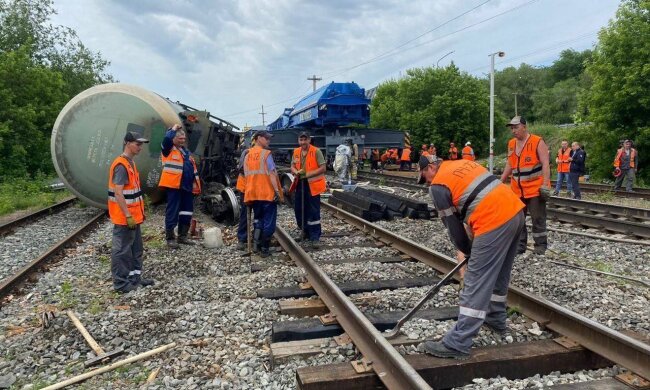 На росії ешелон з бензином злетів під укіс: в області почалася справжня паніка