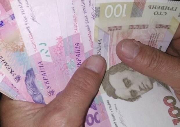 Гроші, податки, тарифи. Фото: Ukrainianwall
