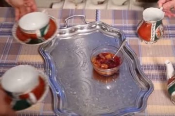 Чаепитие. Фото: скриншот YouTube.