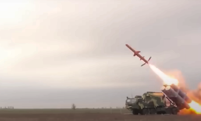 Українцям розповіли, коли вітчизняні ракети полетять на росію. Фото: YouTube