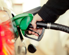Автомобилисты ликуют: в первый раз цены на бензин скатились настолько низко