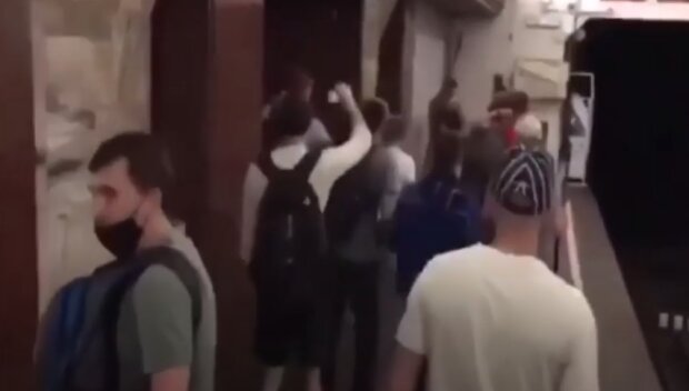 ЧП в метро Киева: жесткая драка попала на видео