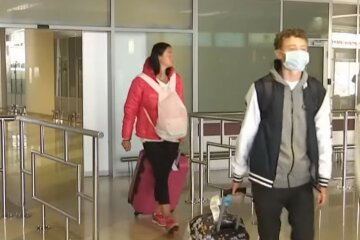 Авиасообщение с Европой откладывается. Фото: скриншот Youtube