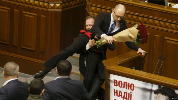 Роспуск Верховной Рады: украинцев предупредили. Депутатов будут гнать в шею