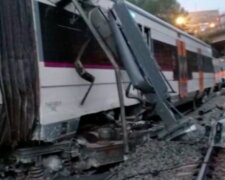 Трагедия на железной дороге: поезд с пассажирами сошел с рельс