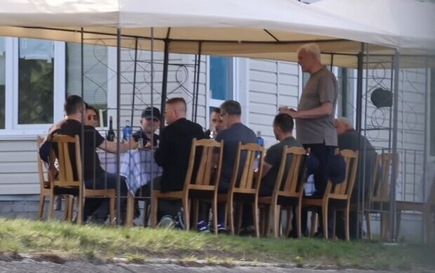 Не п'янка, а робоча зустріч: КМДА виправдало "алко-застілля" столичних чиновників