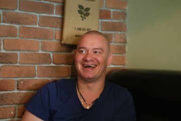 Кошевой назвал украинцев клоунами и поздравил с пятницей. Потом дико начал смеяться. Что с ним? Видео