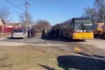 Эвакуация жителей Донбасса в РФ. Фото: YouTube, скрин