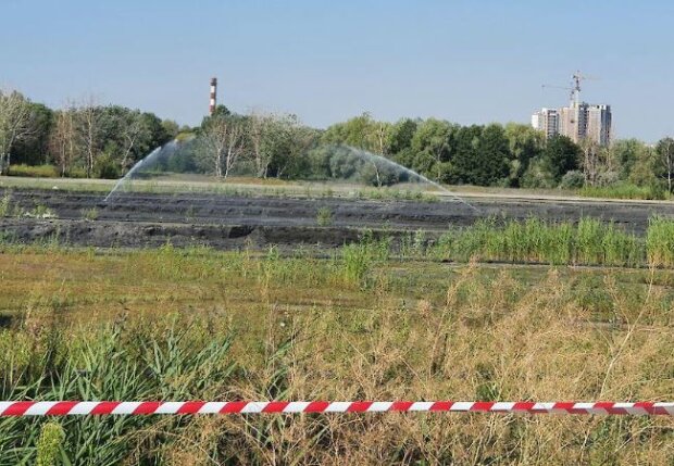 Озеро превратили в яму для отходов: в Киеве ТЭЦ уничтожает все живое, что известно