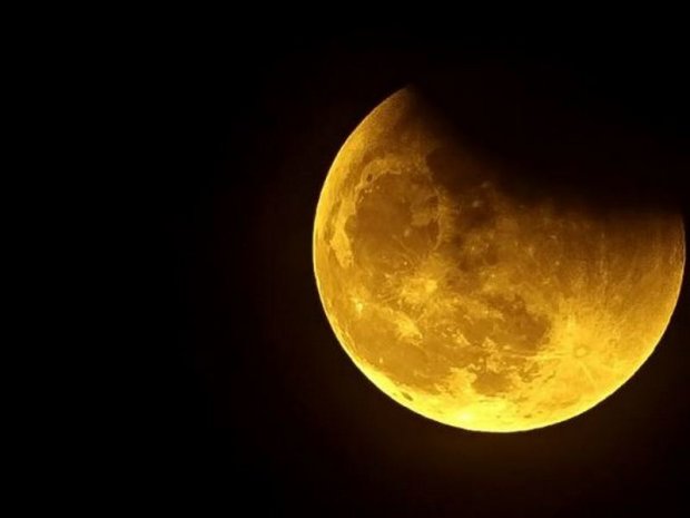 В сети появились фото лунного затмения, сделанные в разных странах