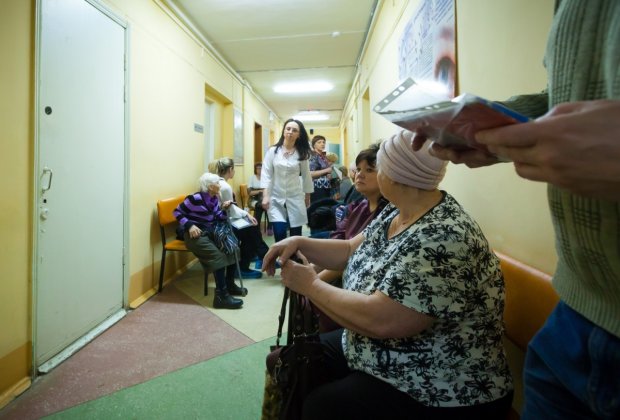 Медреформа в Украине: с пациентов уже начали драть деньги, в поликлиниках развесили прайсы с дикими суммами