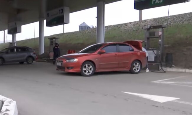 Заправка. Фото: скриншот YouTube-видео