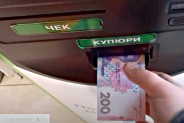 Термінал "ПриватБанку". Фото: скріншот YouTube-відео.