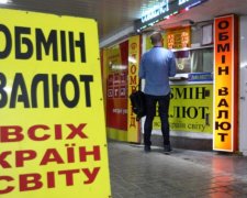 Колебаний курса валют оказалось мало: каждый доллар украинцев обложат новым налогом