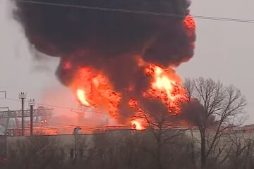 Пожар на нефтебазе на рф. Фото: скриншот YouTube-видео