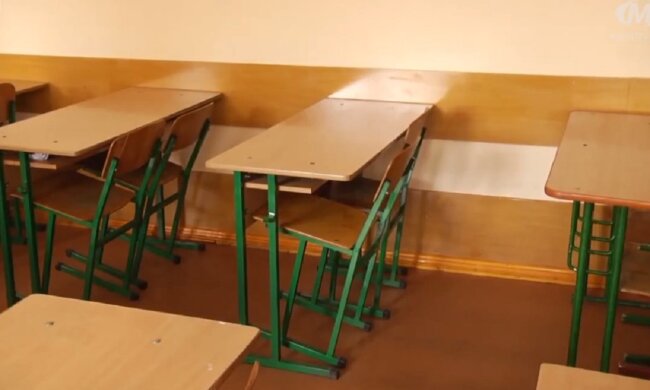 Школьные парты. Фото: скриншот Youtube