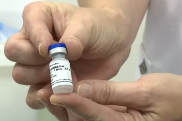 Россия готова выпускать вакцину в Украине. Фото: скриншот YouTube-видео