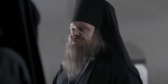 Священник. Фото: скриншот YouTube.