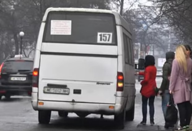 В Днепре дезинфицируют транспорт, фото: скриншот с youtube