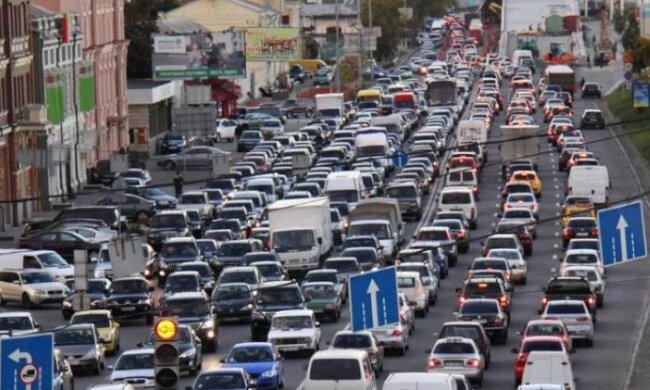 Готовтесь к пробкам: в Киеве перекроют важные дороги, подробности