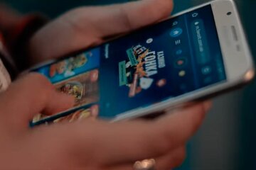 Смартфон. Фото: скріншот YouTube-відео