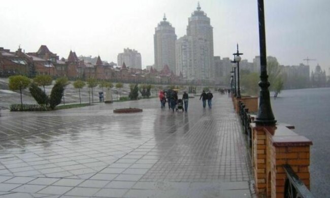 Киевлян ожидают мокрые выходные, будет не до прогулок: прогноз погоды на 31 октября и 1 ноября