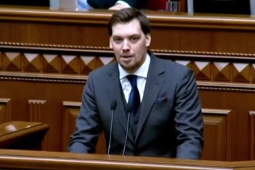 Главное за 17 января: диктаторский закон о СМИ, Зеленский натравил силовиков, суд над Порошенко, отставка Гончарука и резкий скачок доллара