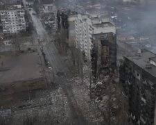 Зруйновані будинки у Бородянці. Фото: скріншот YouTube-відео