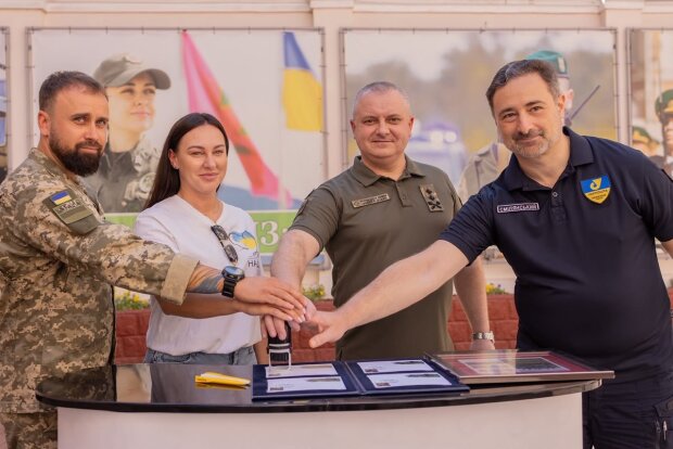 "У темряві світить наша Воля": ДПСУ, фонд "Надія" та "Укрпошта" погасили марку, присвячену прикордонникам підрозділу "СТРІКС"