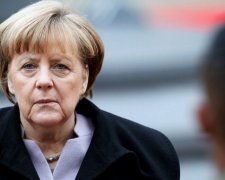 Меркель опять стало плохо на встрече с президентом - ее начало трусить. Видео